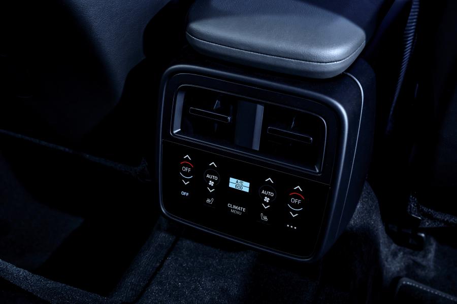 Детали интерьера Porsche Taycan Turbo 2020 года  (UK) (фото 28 из 40)